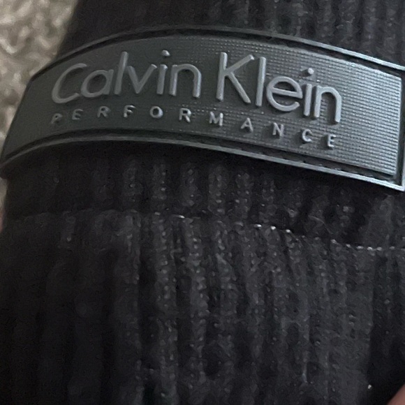 Calvin Klein fitted puffer vest… unisex but that’s not an option. 🤨 - Picture 2 of 8